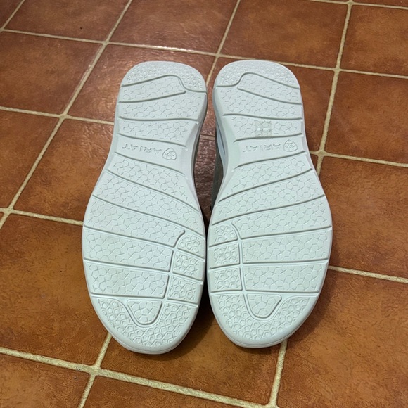 Ariat Men's Tan Hilo Slip-On Loafers Bomber Brown-Never Worn - Picture 3 of 3